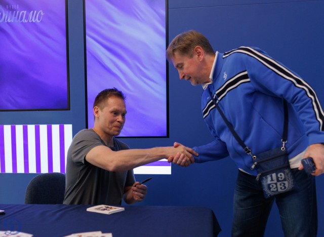 09.09.2025. Автограф-сессия Максима Афиногенова в Музее «Динамо»