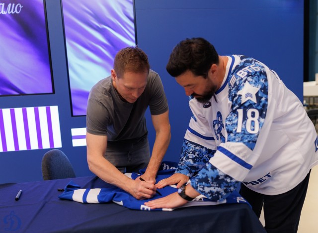 09.09.2025. Автограф-сессия Максима Афиногенова в Музее «Динамо»