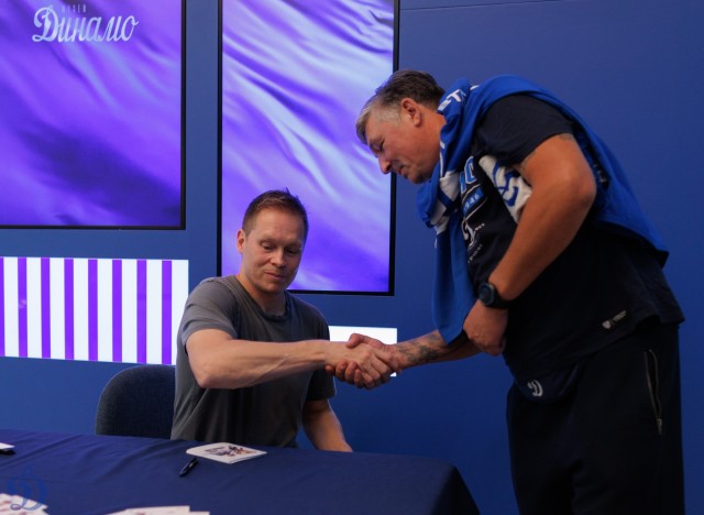 09.09.2025. Автограф-сессия Максима Афиногенова в Музее «Динамо»