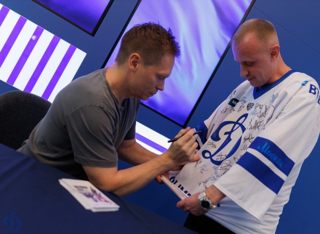 09.09.2025. Автограф-сессия Максима Афиногенова в Музее «Динамо»