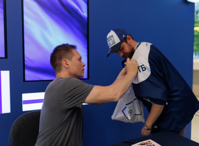 09.09.2025. Автограф-сессия Максима Афиногенова в Музее «Динамо»