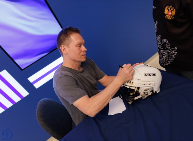 09.09.2025. Автограф-сессия Максима Афиногенова в Музее «Динамо»