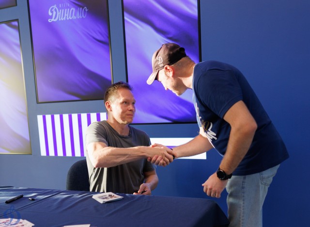 09.09.2025. Автограф-сессия Максима Афиногенова в Музее «Динамо»