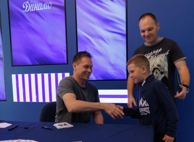 09.09.2025. Автограф-сессия Максима Афиногенова в Музее «Динамо»