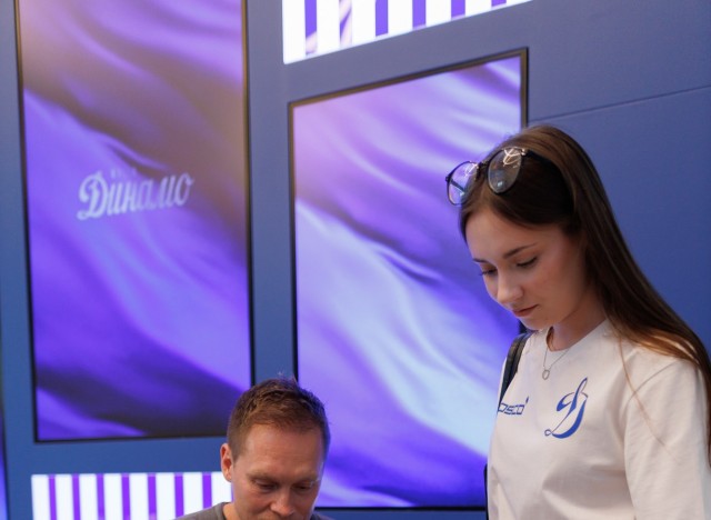 09.09.2025. Автограф-сессия Максима Афиногенова в Музее «Динамо»