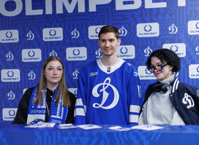 02.10.2025 Автограф-сессия Артема Михеева