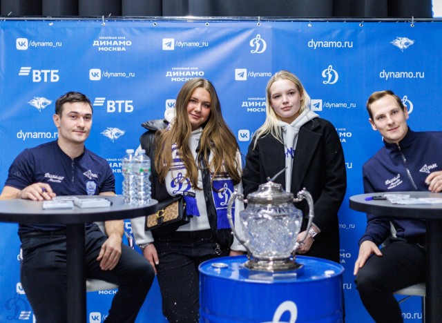 01.11.2025. Автограф-сессия Никиты Иванова и Егора Ахманаева