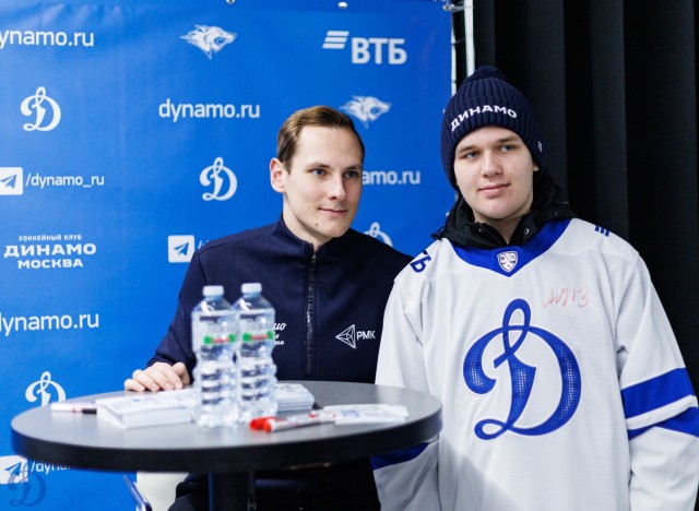 01.11.2025. Автограф-сессия Никиты Иванова и Егора Ахманаева