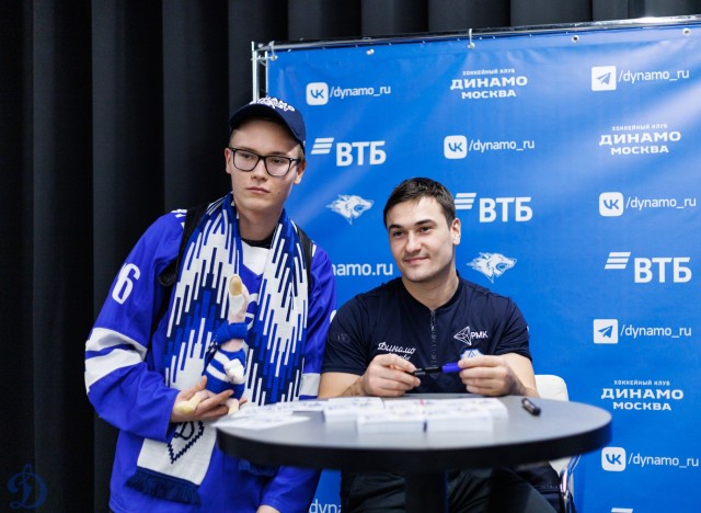 01.11.2025. Автограф-сессия Никиты Иванова и Егора Ахманаева