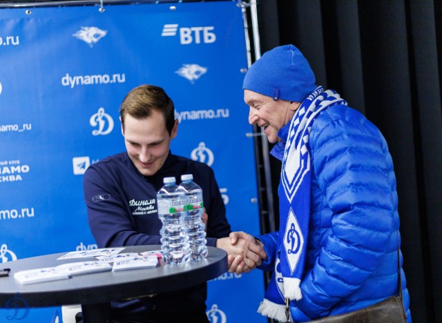 01.11.2025. Автограф-сессия Никиты Иванова и Егора Ахманаева