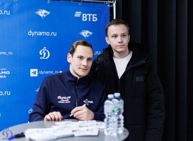 01.11.2025. Автограф-сессия Никиты Иванова и Егора Ахманаева