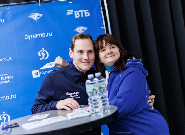 01.11.2025. Автограф-сессия Никиты Иванова и Егора Ахманаева