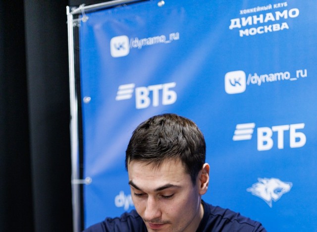 01.11.2025. Автограф-сессия Никиты Иванова и Егора Ахманаева