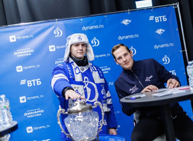 01.11.2025. Автограф-сессия Никиты Иванова и Егора Ахманаева