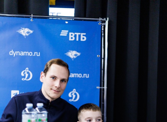 01.11.2025. Автограф-сессия Никиты Иванова и Егора Ахманаева