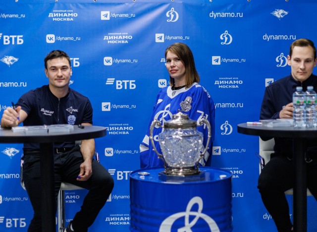 01.11.2025. Автограф-сессия Никиты Иванова и Егора Ахманаева