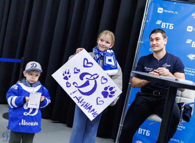 01.11.2025. Автограф-сессия Никиты Иванова и Егора Ахманаева