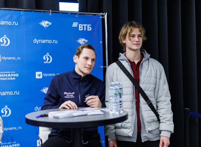 01.11.2025. Автограф-сессия Никиты Иванова и Егора Ахманаева