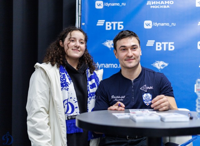 01.11.2025. Автограф-сессия Никиты Иванова и Егора Ахманаева