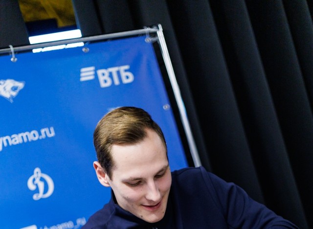 01.11.2025. Автограф-сессия Никиты Иванова и Егора Ахманаева