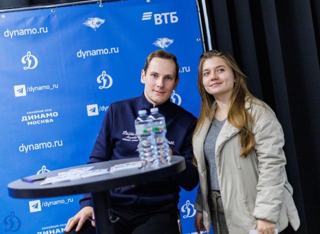 01.11.2025. Автограф-сессия Никиты Иванова и Егора Ахманаева