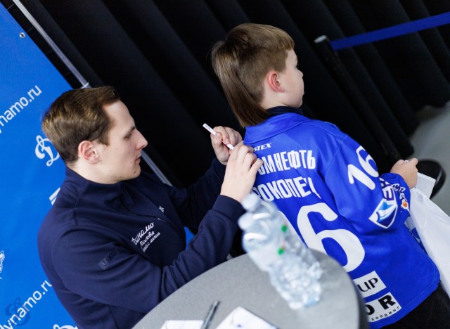 01.11.2025. Автограф-сессия Никиты Иванова и Егора Ахманаева