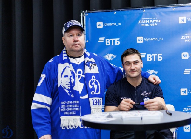 01.11.2025. Автограф-сессия Никиты Иванова и Егора Ахманаева