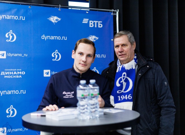 01.11.2025. Автограф-сессия Никиты Иванова и Егора Ахманаева