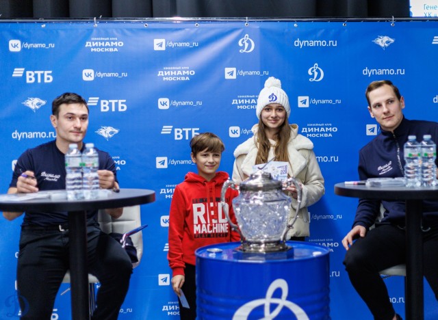 01.11.2025. Автограф-сессия Никиты Иванова и Егора Ахманаева