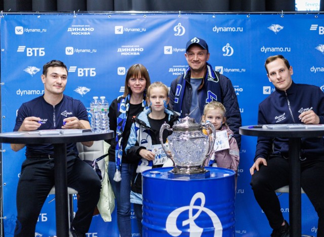 01.11.2025. Автограф-сессия Никиты Иванова и Егора Ахманаева