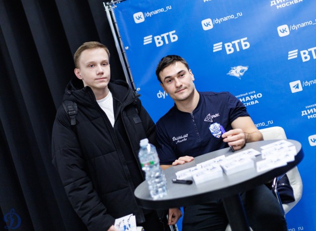 01.11.2025. Автограф-сессия Никиты Иванова и Егора Ахманаева