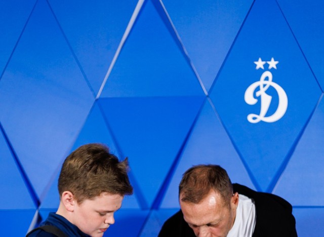 08.11.2025 Автограф-сессия Романа Березовского