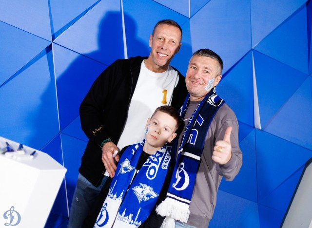 08.11.2025 Автограф-сессия Романа Березовского