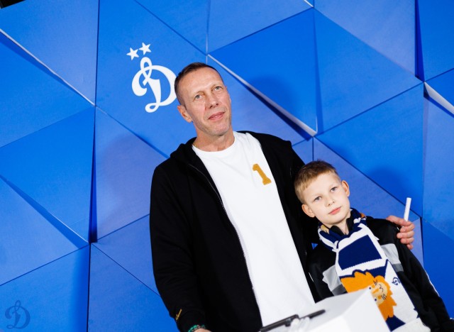 08.11.2025 Автограф-сессия Романа Березовского