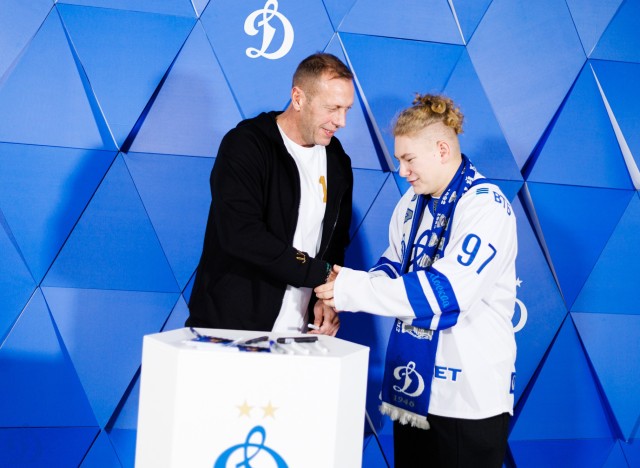 08.11.2025 Автограф-сессия Романа Березовского