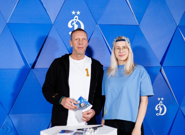 08.11.2025 Автограф-сессия Романа Березовского