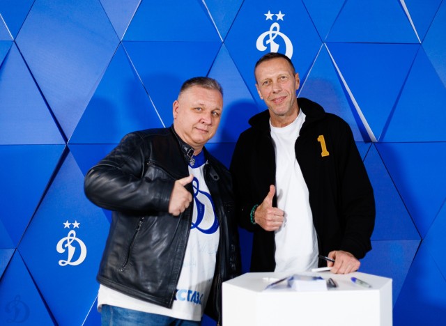 08.11.2025 Автограф-сессия Романа Березовского