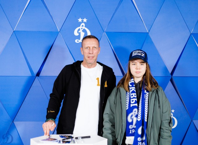 08.11.2025 Автограф-сессия Романа Березовского