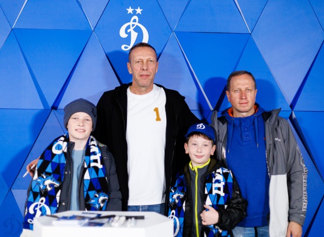 08.11.2025 Автограф-сессия Романа Березовского