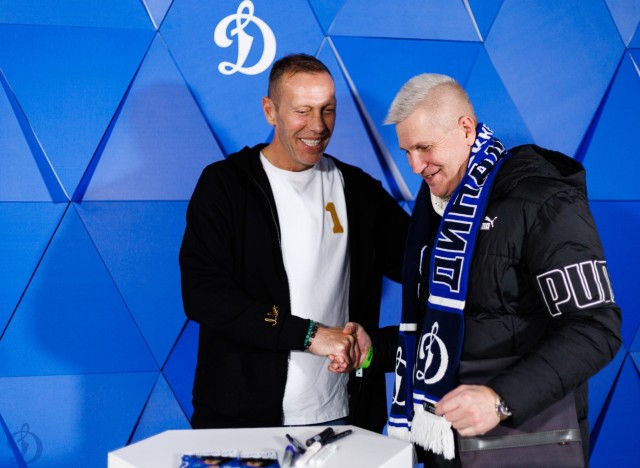 08.11.2025 Автограф-сессия Романа Березовского