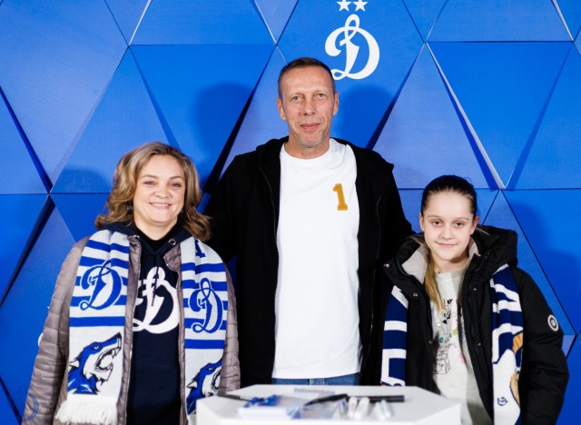 08.11.2025 Автограф-сессия Романа Березовского