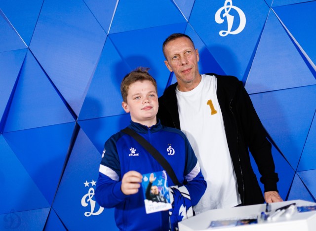 08.11.2025 Автограф-сессия Романа Березовского