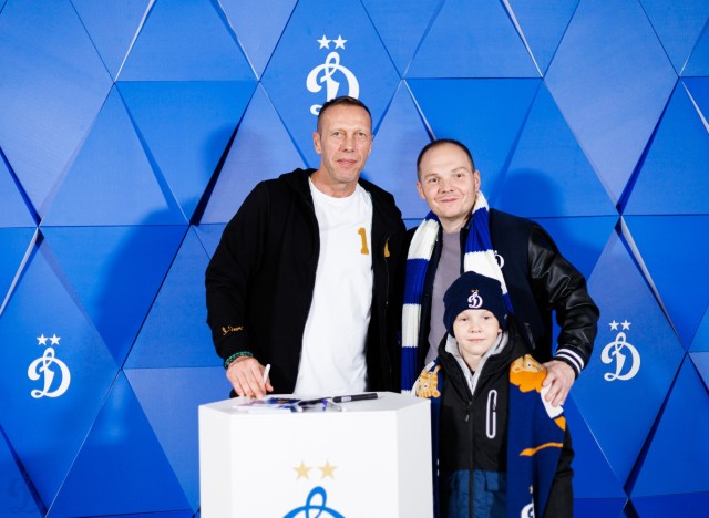 08.11.2025 Автограф-сессия Романа Березовского