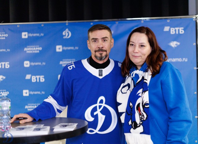 18.11.2025 Автограф-сессия Дениса Никифорова