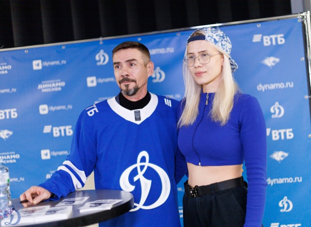 18.11.2025 Автограф-сессия Дениса Никифорова