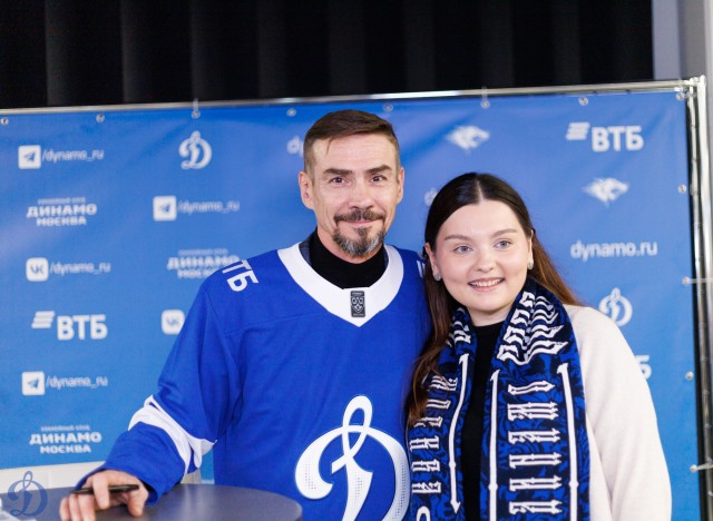 18.11.2025 Автограф-сессия Дениса Никифорова