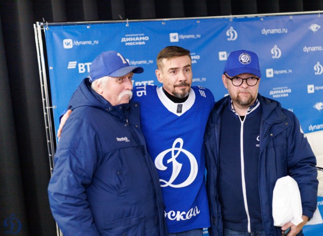 18.11.2025 Автограф-сессия Дениса Никифорова