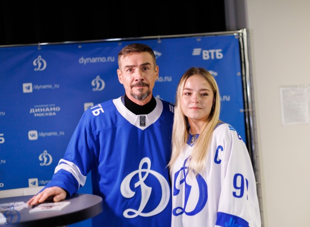 18.11.2025 Автограф-сессия Дениса Никифорова