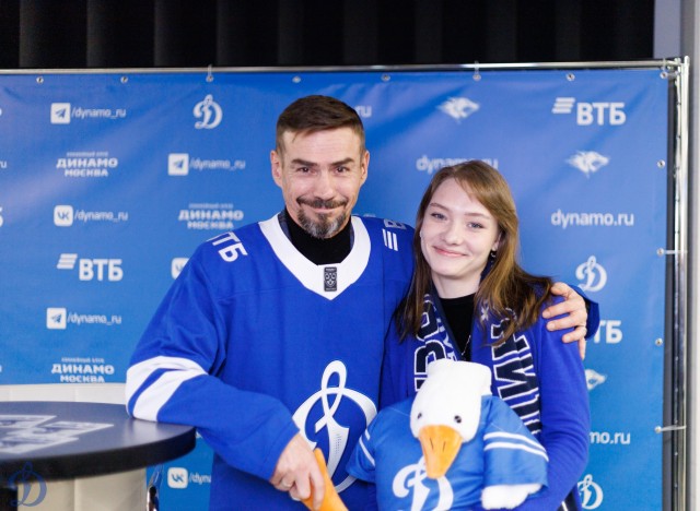 18.11.2025 Автограф-сессия Дениса Никифорова