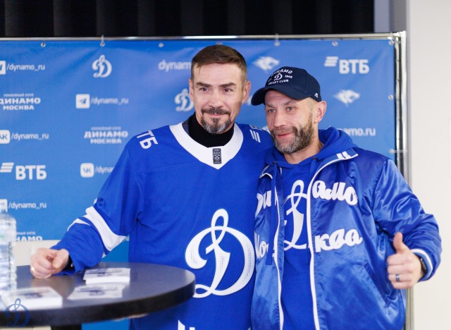 18.11.2025 Автограф-сессия Дениса Никифорова